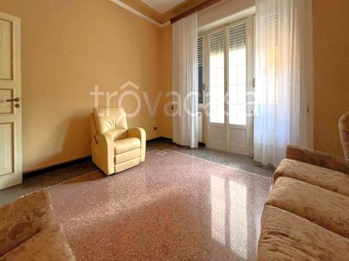 Semi-detached villa – In a convenient and quiet area