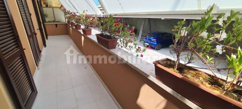 Terraced house of 242 square meters. Completely renovated with recovery of the attic