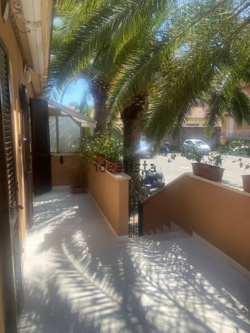 Terraced house of 242 square meters. Completely renovated with recovery of the attic