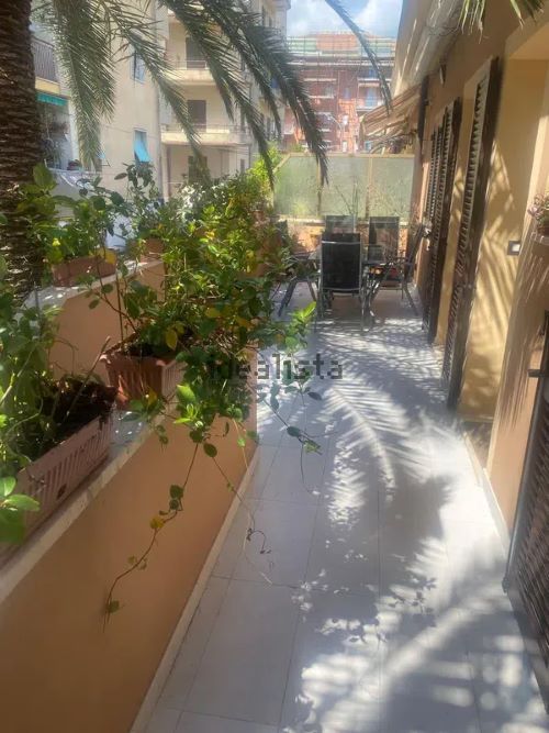 Terraced house of 242 square meters. Completely renovated with recovery of the attic