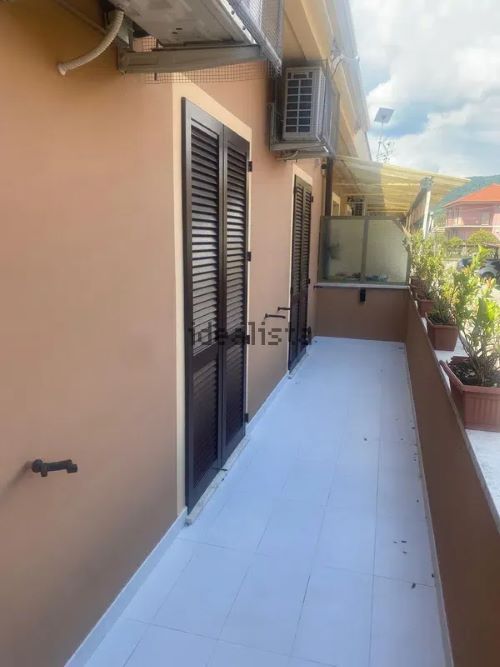 Terraced house of 242 square meters. Completely renovated with recovery of the attic