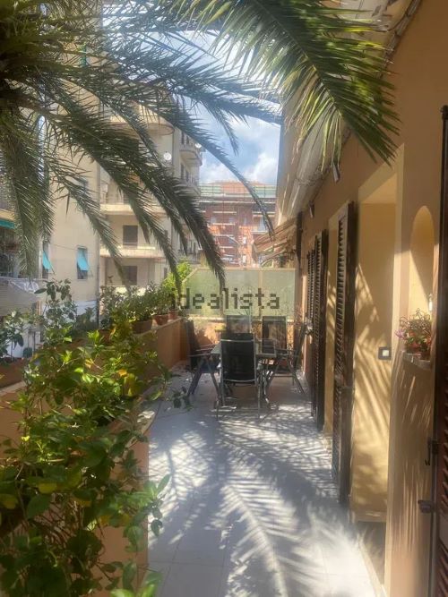 Terraced house of 242 square meters. Completely renovated with recovery of the attic