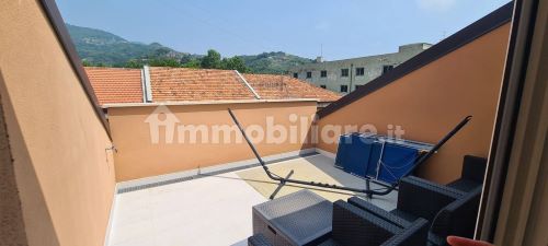 Terraced house of 242 square meters. Completely renovated with recovery of the attic