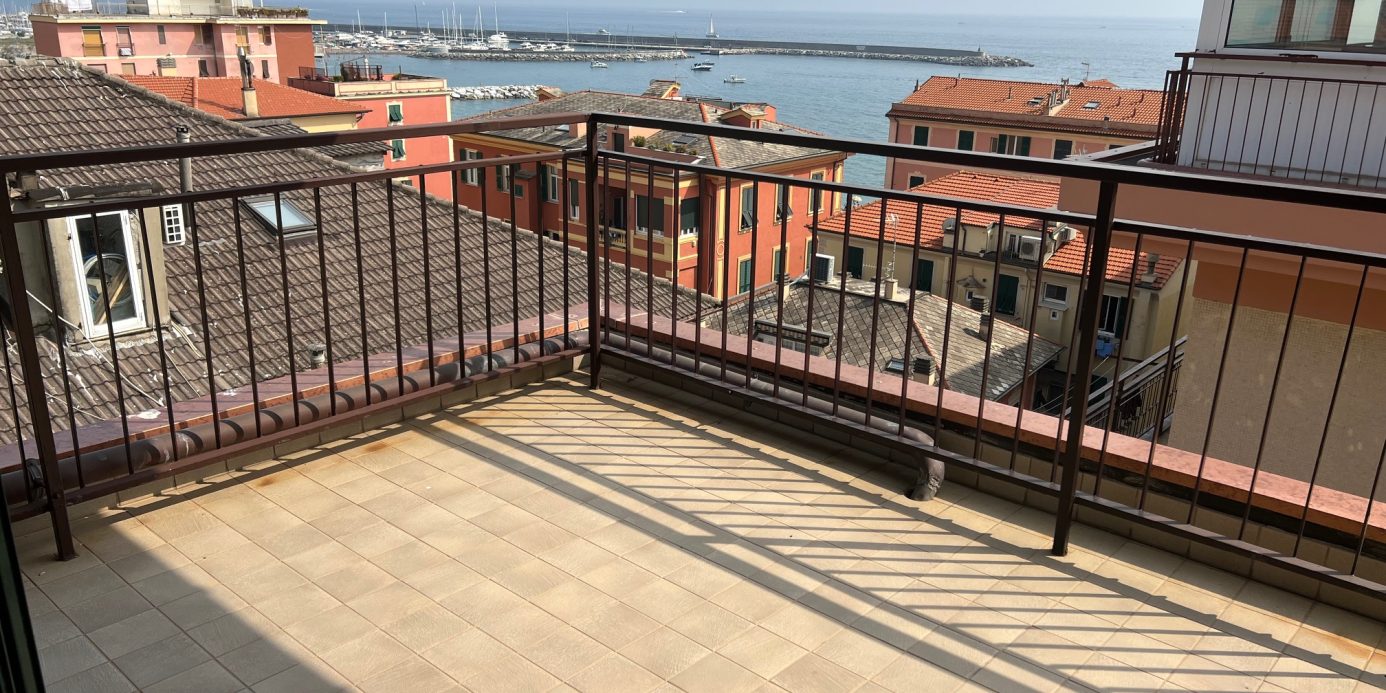 Exclusive Terraced Penthouse with Stunning Sea View – Top floor with lift