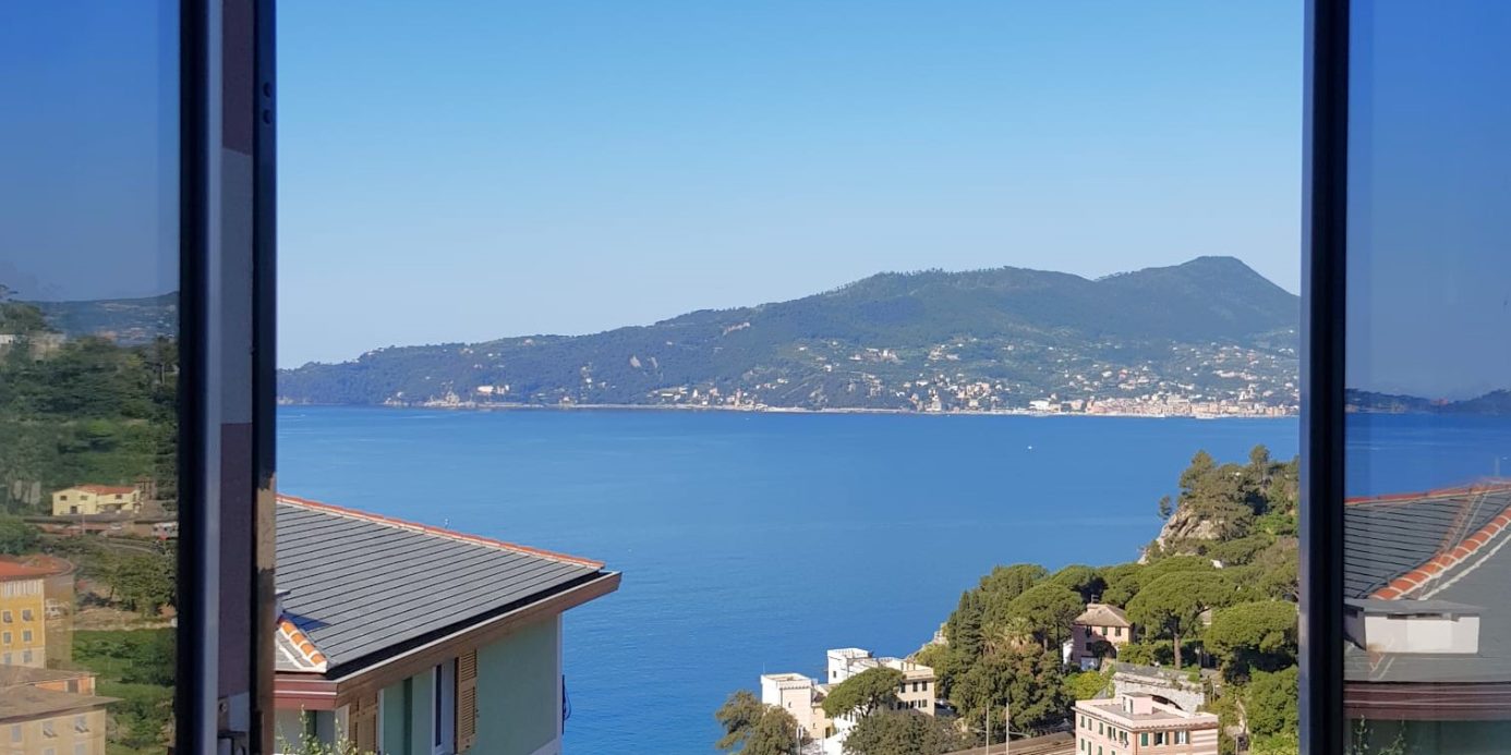 Three-room apartment with a breathtaking sea view of the Gulf of Tigullio