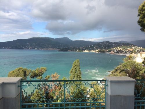 Detached villa on the most pristine cliff of the Tigullio Gulf, with private access to the sea.