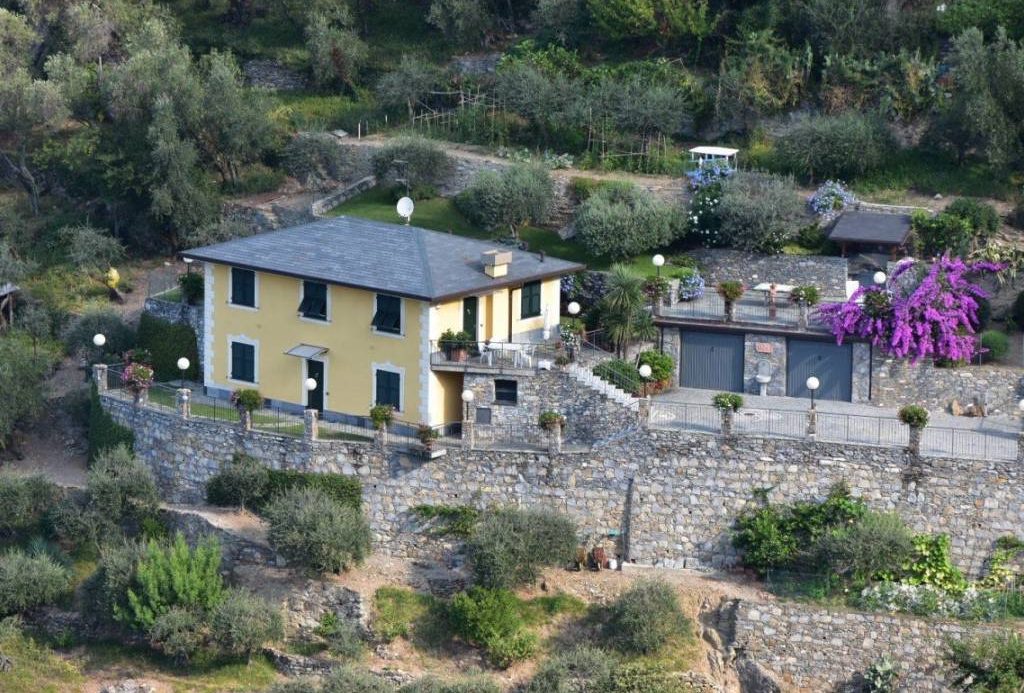 Independent two-storey villa of two hundred and twenty square meters – Sea View
