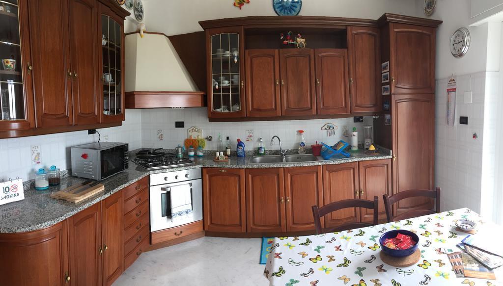 Semi-detached villa of 350 square meters with an unparalleled sea view just 800 meters from the splendid beaches of Lavagna
