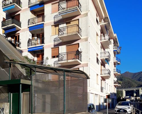 Rif. 2066 – Rapallo – Via Cordano – A due passi dal centro e Stazione FFSS in zona Funivia – Appartamento Bilocale di cinquanta metriquadrati – Soleggiato – Vista aperta – Piano alto con ascensore – C