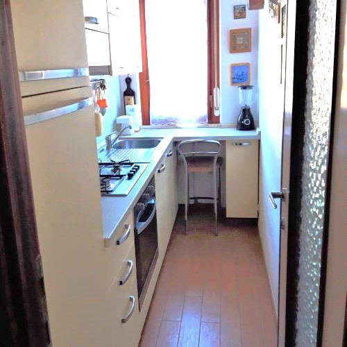Rif. 2066 – Rapallo – Via Cordano – A due passi dal centro e Stazione FFSS in zona Funivia – Appartamento Bilocale di cinquanta metriquadrati – Soleggiato – Vista aperta – Piano alto con ascensore – C