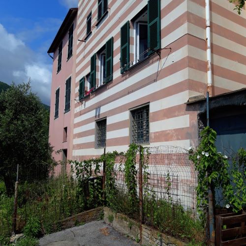 Rif. 5001 – Zoagli – Via Solari e Queirolo – In un angolo di paradiso del castello Saraceno di Zoagli – Trilocale con una vista mare mozzafiato sul Golfo del Tigullio – Lontano dal traffico veicolare