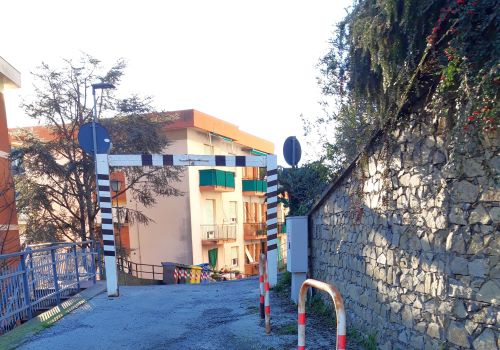 Rif. 2066 – Rapallo – Via Cordano – A due passi dal centro e Stazione FFSS in zona Funivia – Appartamento Bilocale di cinquanta metriquadrati – Soleggiato – Vista aperta – Piano alto con ascensore – C