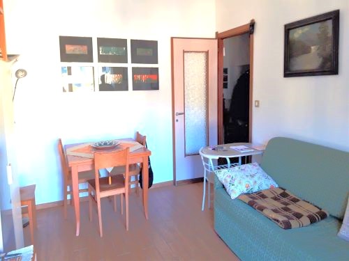 Rif. 2066 – Rapallo – Via Cordano – A due passi dal centro e Stazione FFSS in zona Funivia – Appartamento Bilocale di cinquanta metriquadrati – Soleggiato – Vista aperta – Piano alto con ascensore – C