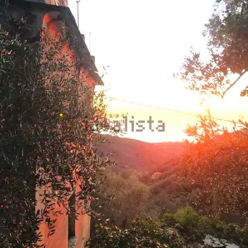 Rif. 2000 – Cogorno – a pochi minuti da Lavagna – Vista mare – Rustico con progetto approvato di ristrutturazione in tre appartamenti per un totale di 240 MQ e permesso di costruire emesso dal comune