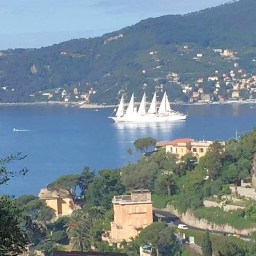 Rif. 5001 – Zoagli – Via Solari e Queirolo – In un angolo di paradiso del castello Saraceno di Zoagli – Trilocale con una vista mare mozzafiato sul Golfo del Tigullio – Lontano dal traffico veicolare