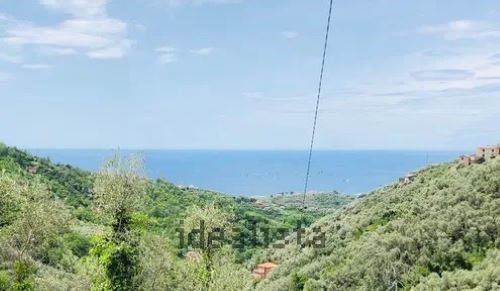Rif. 2000 – Cogorno – a pochi minuti da Lavagna – Vista mare – Rustico con progetto approvato di ristrutturazione in tre appartamenti per un totale di 240 MQ e permesso di costruire emesso dal comune