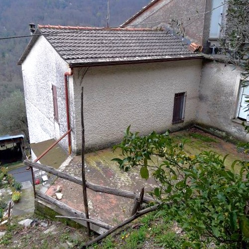 Rif. 2423 – Rapallo – Villino Bipiano di cento metriquadrati – Località Coreglia – A pochi minuti dal Santuario di Monta