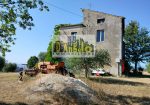 Charming Hilltop Farmhouse with Land and Panoramic Views – Offida