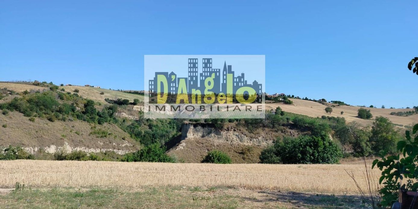 Charming Hilltop Farmhouse with Land and Panoramic Views – Offida