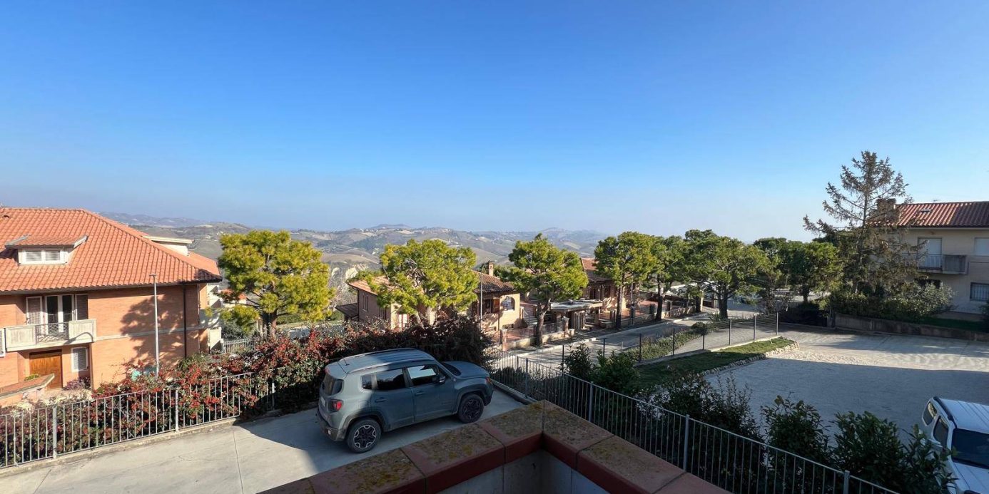 Apartment with Panoramic Views and Private Garden – Offida, Borgo Miriam (AP)