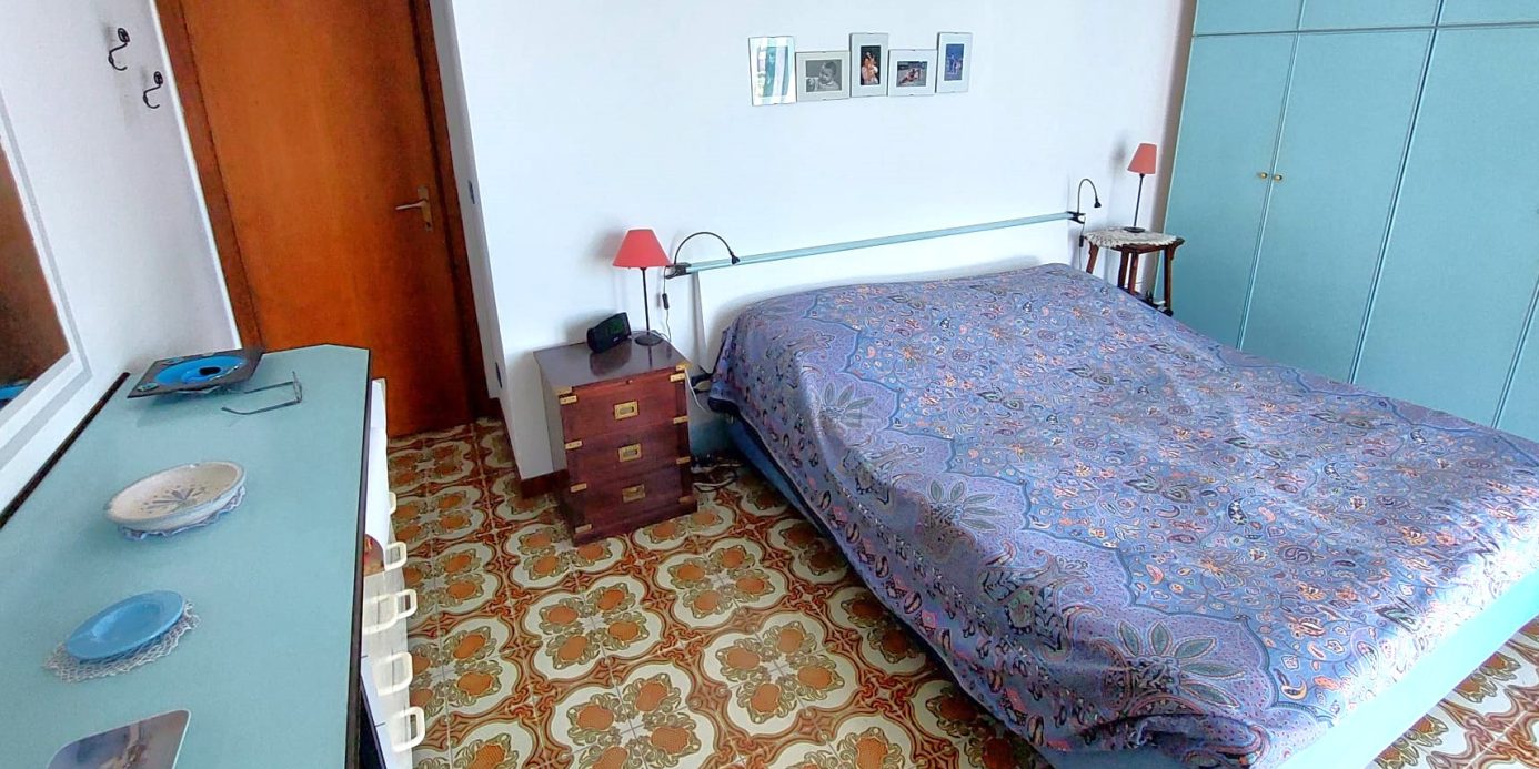 Penthouse in a semi-detached villa with independent entrance, terrace on the floor and garden