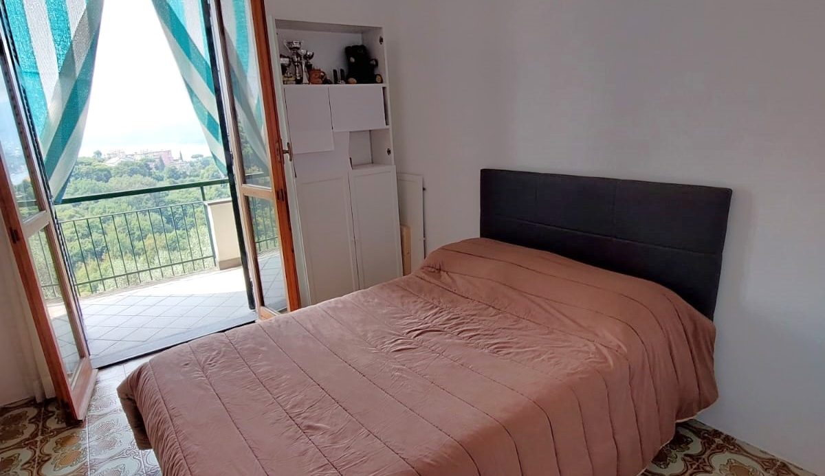 Penthouse in a semi-detached villa with independent entrance, terrace on the floor and garden
