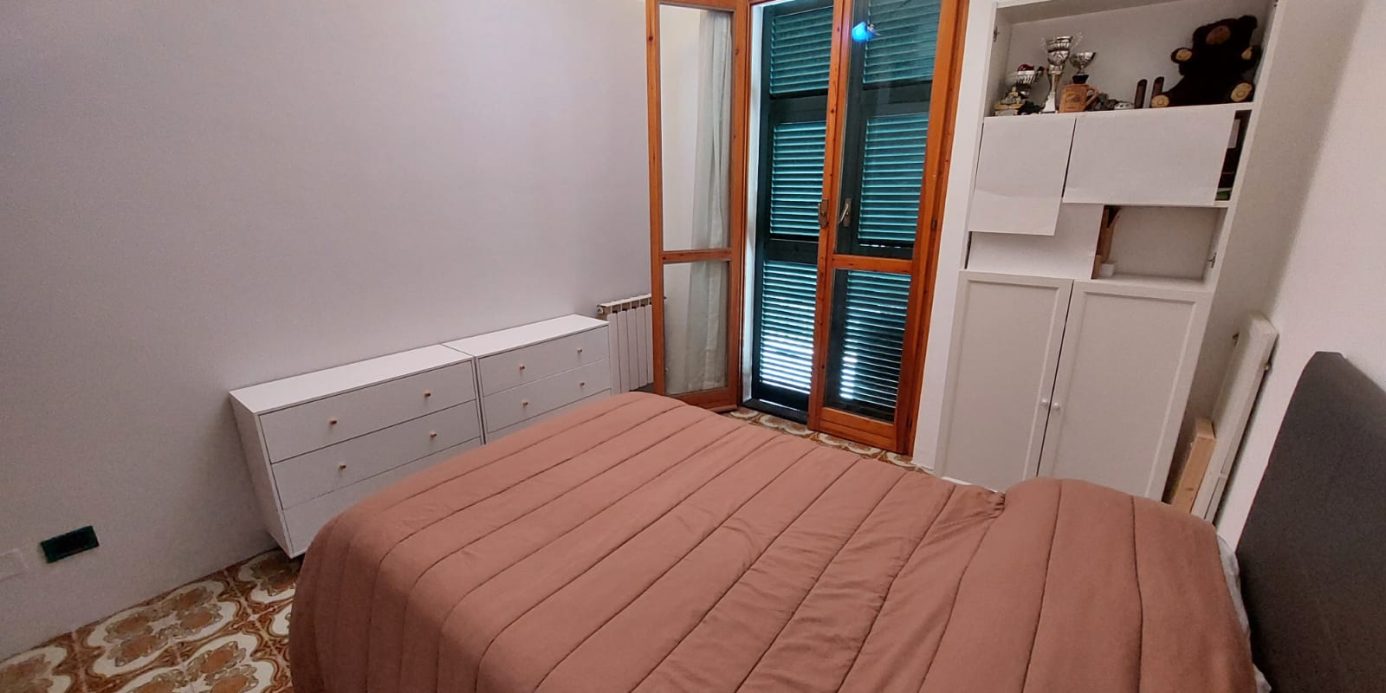 Penthouse in a semi-detached villa with independent entrance, terrace on the floor and garden