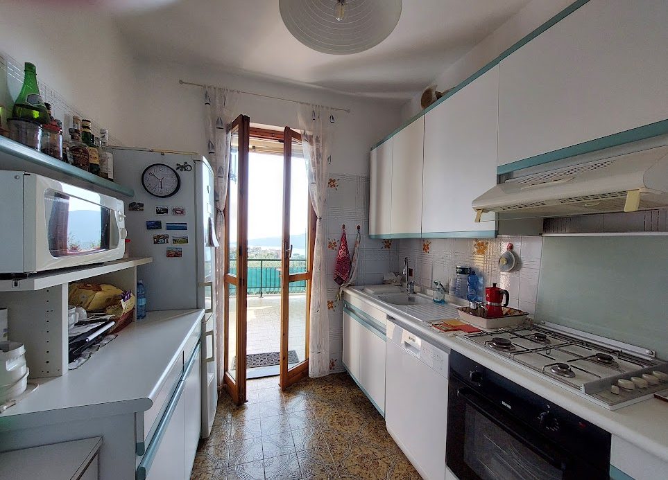 Penthouse in a semi-detached villa with independent entrance, terrace on the floor and garden