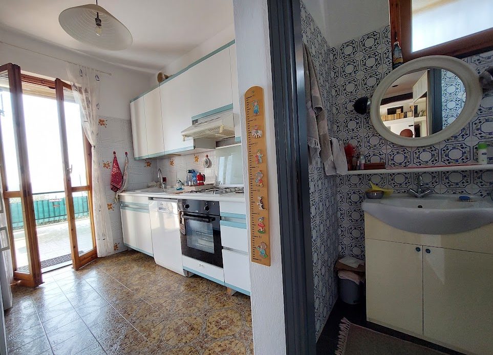 Penthouse in a semi-detached villa with independent entrance, terrace on the floor and garden