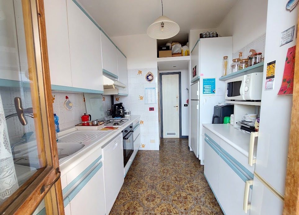 Penthouse in a semi-detached villa with independent entrance, terrace on the floor and garden