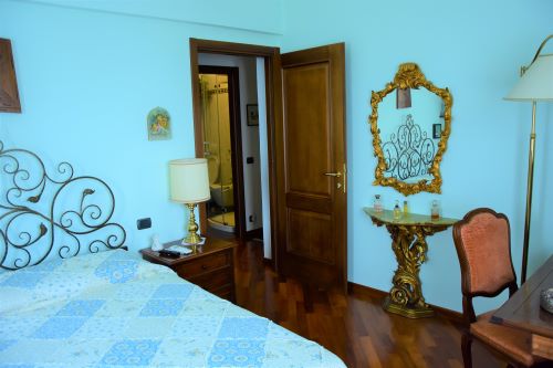 Rif. 2092 – Zoagli – Cornice di S. Ambrogio – Al confine tra Rapallo e Zoagli – Villa indipendente bipiano di duecentove