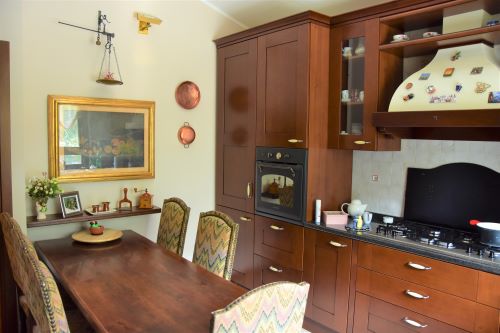 Rif. 2092 – Zoagli – Cornice di S. Ambrogio – Al confine tra Rapallo e Zoagli – Villa indipendente bipiano di duecentove