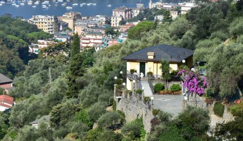 Rif. 2092 – Zoagli – Cornice di S. Ambrogio – Al confine tra Rapallo e Zoagli – Villa indipendente bipiano di duecentove