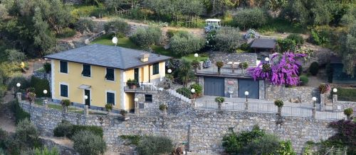 Rif. 2092 – Zoagli – Cornice di S. Ambrogio – Al confine tra Rapallo e Zoagli – Villa indipendente bipiano di duecentove