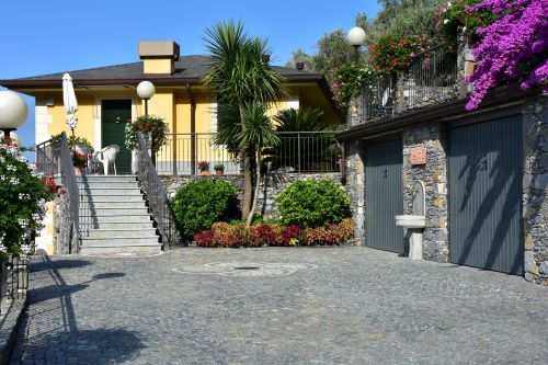 Rif. 2092 – Zoagli – Cornice di S. Ambrogio – Al confine tra Rapallo e Zoagli – Villa indipendente bipiano di duecentove