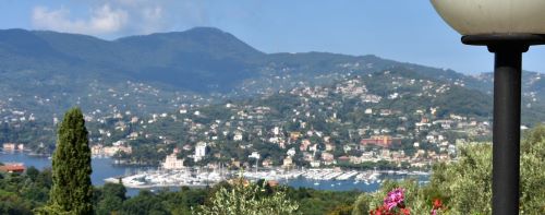 Rif. 2092 – Zoagli – Cornice di S. Ambrogio – Al confine tra Rapallo e Zoagli – Villa indipendente bipiano di duecentove