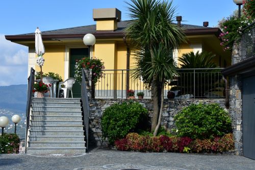 Rif. 2092 – Zoagli – Cornice di S. Ambrogio – Al confine tra Rapallo e Zoagli – Villa indipendente bipiano di duecentove