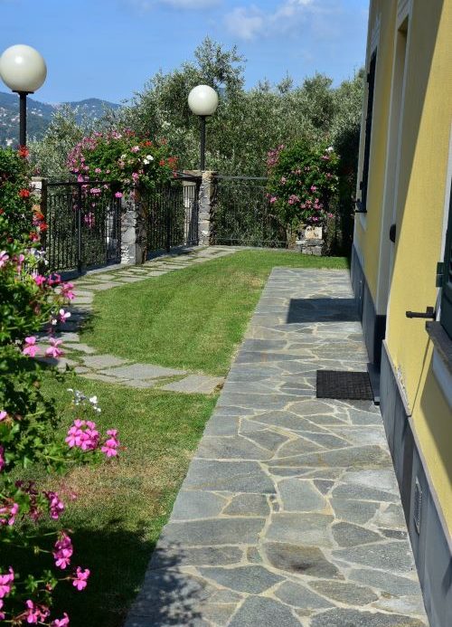 Rif. 2092 – Zoagli – Cornice di S. Ambrogio – Al confine tra Rapallo e Zoagli – Villa indipendente bipiano di duecentove