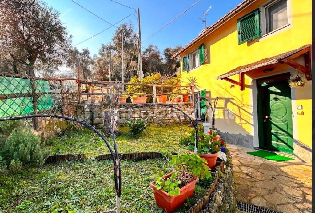 Rif. 2223 – Santa Margherita Ligure – Via Costamezzana – Villino indipendente di 85 metriquadrati con giardino e posti a