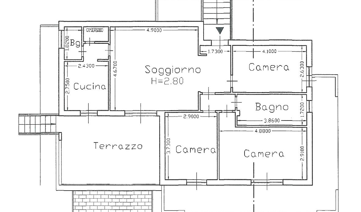 Penthouse in a semi-detached villa with independent entrance, terrace on the floor and garden