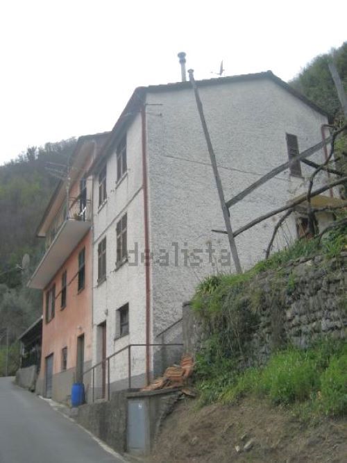 Rif. 2423 – Rapallo – Villino Bipiano di cento metriquadrati – Località Coreglia – A pochi minuti dal Santuario di Monta