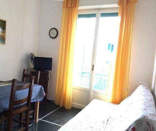 Sunny Three-Room Apartment with Open View in Rapallo, Via Tito Speri
