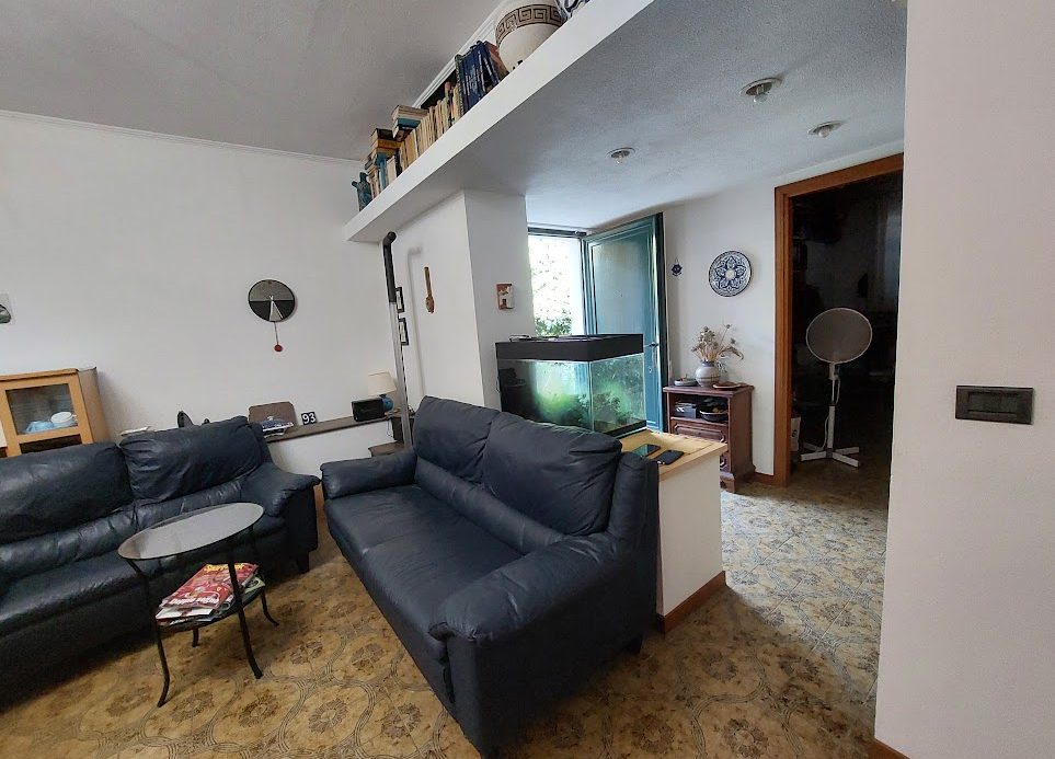 Penthouse in a semi-detached villa with independent entrance, terrace on the floor and garden