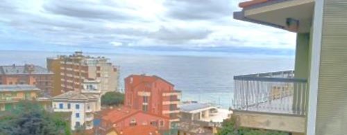 Rif. 2071 – Deiva Marina – ATTICO Trilocale con Giardino – Vista Mare – a CENTO METRI DAL MARE – Circondato da area verd