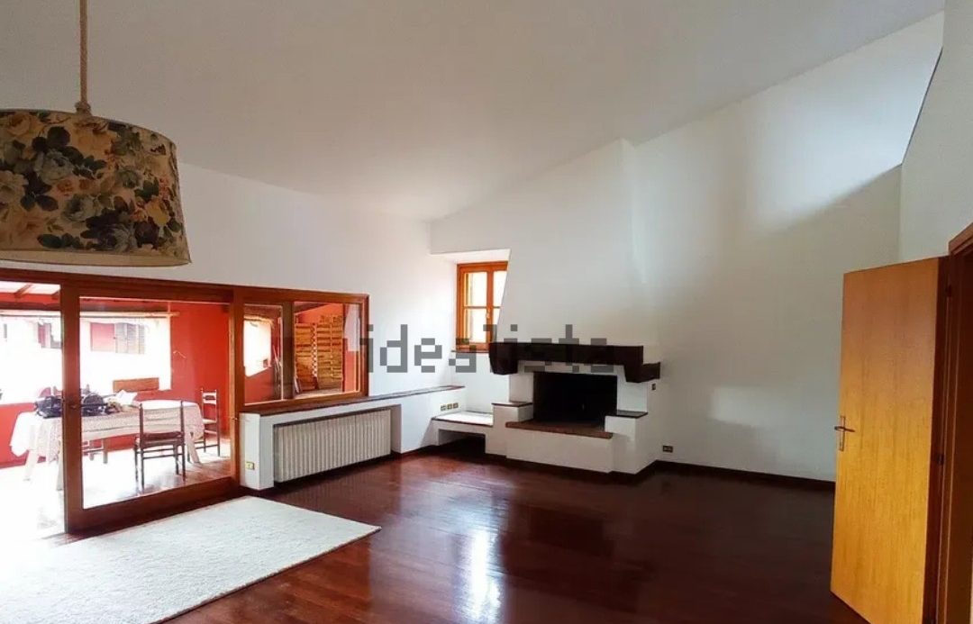 Terraced house surrounded by a 12.000 outdoor space