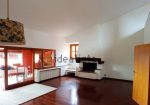 Terraced house surrounded by a 12.000 outdoor space