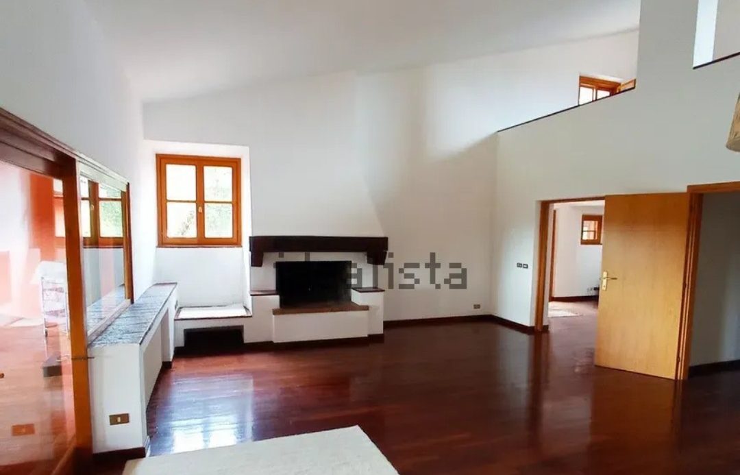 Terraced house surrounded by a 12.000 outdoor space