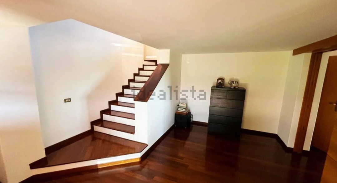 Terraced house surrounded by a 12.000 outdoor space