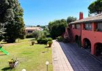 Terraced house surrounded by a 12.000 outdoor space
