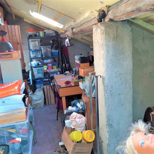 RIF. 8058 – RAPALLO – VIA ROSSELLI – SOFFITTA NON ABITATIVA DI ventisei metriquadrati – fornita di elettricità – Due abb